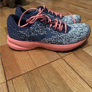 Women’s Brooks Launch Sneakers size 7.5